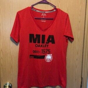 Oakley size medium Vneck Tshirt